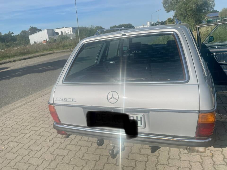 Immagine 4/19 di Mercedes-Benz 230 TE (1981)