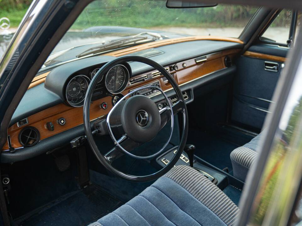 Image 28/50 of Mercedes-Benz 300 SEL 3.5 (1973)