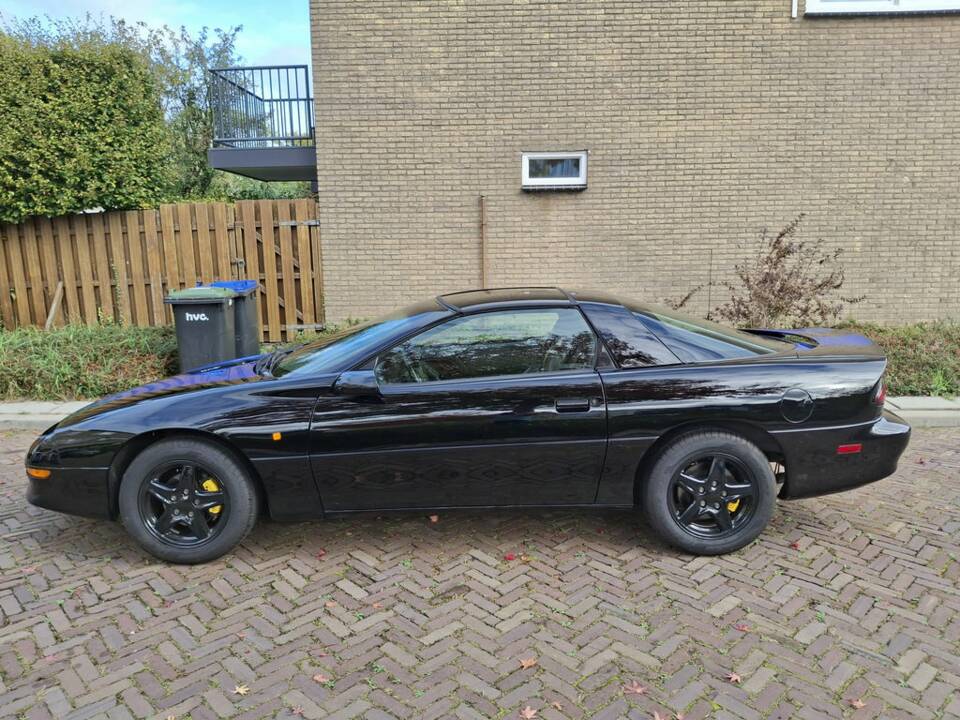 Bild 4/8 von Chevrolet Camaro (1997)