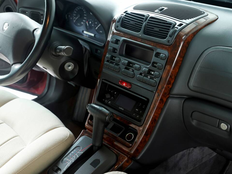 Image 23/46 of Lancia Kappa 3.0 (1999)