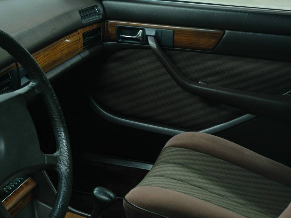 Bild 30/50 von Mercedes-Benz 280 SE (1981)