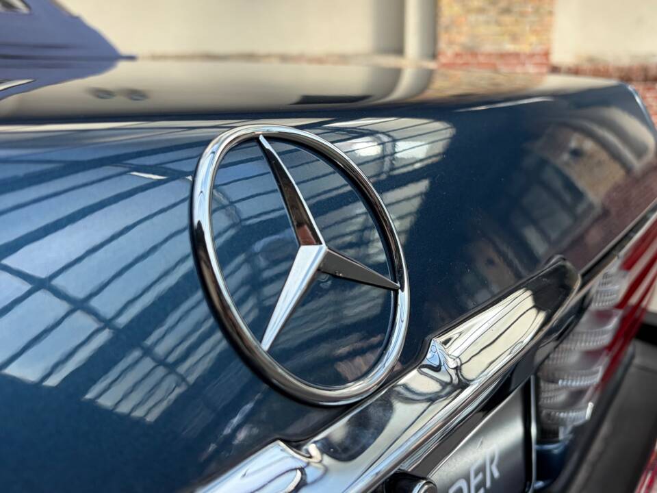 Image 18/88 of Mercedes-Benz 380 SL (1984)