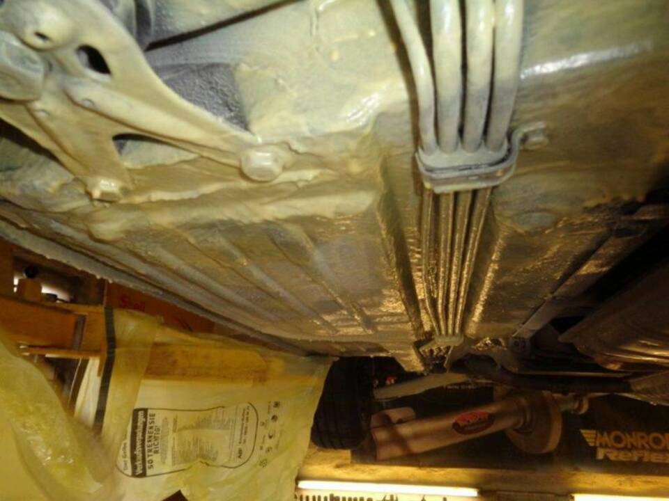 Immagine 51/56 di Mercedes-Benz 500 SL (1985)