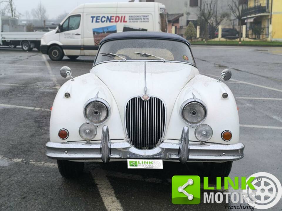 Image 2/10 of Jaguar XK 150 DHC (1958)