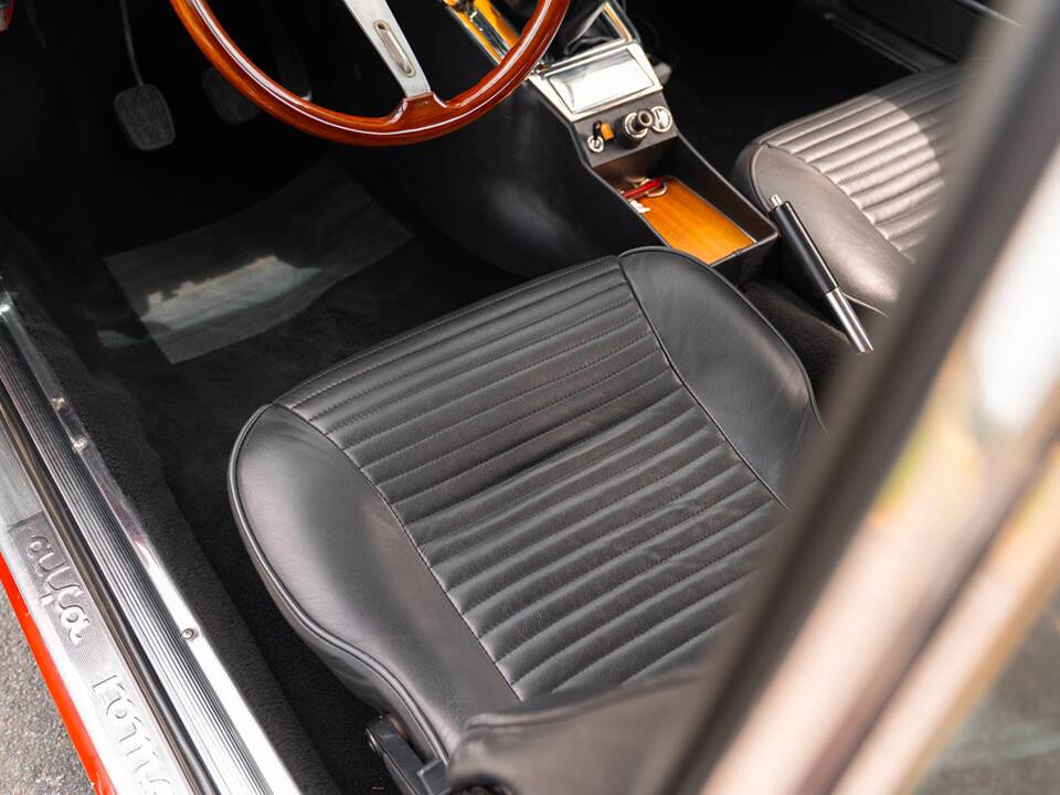 Image 30/53 of Alfa Romeo 2000 GT Veloce (1975)