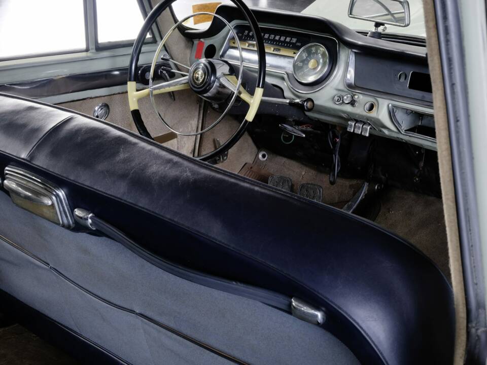 Image 28/48 of Alfa Romeo 2600 Berlina (1962)