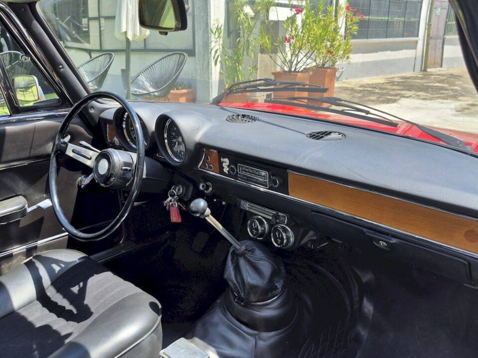 Afbeelding 44/63 van Alfa Romeo Giulia GT 1300 Junior (1971)