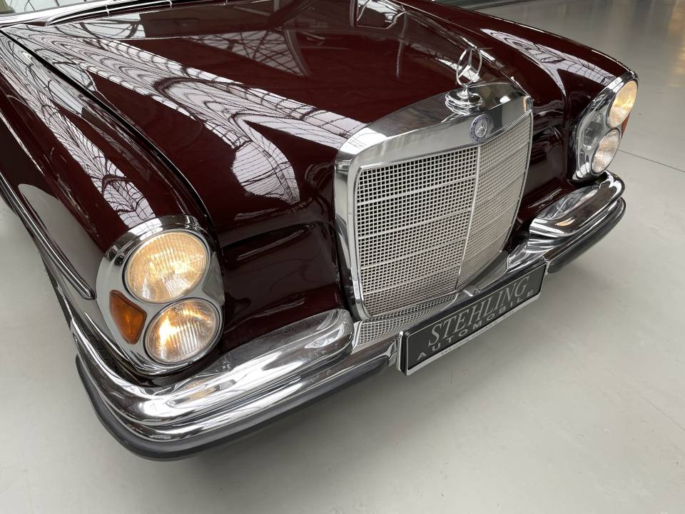 Image 22/50 of Mercedes-Benz 280 SE 4,5 (1972)