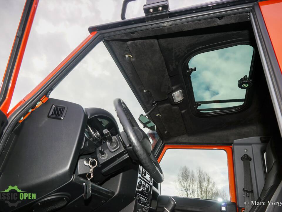 Image 8/41 of Land Rover Defender (2016)
