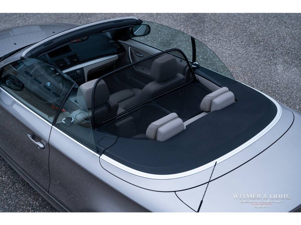Image 26/33 de BMW 118i (2010)