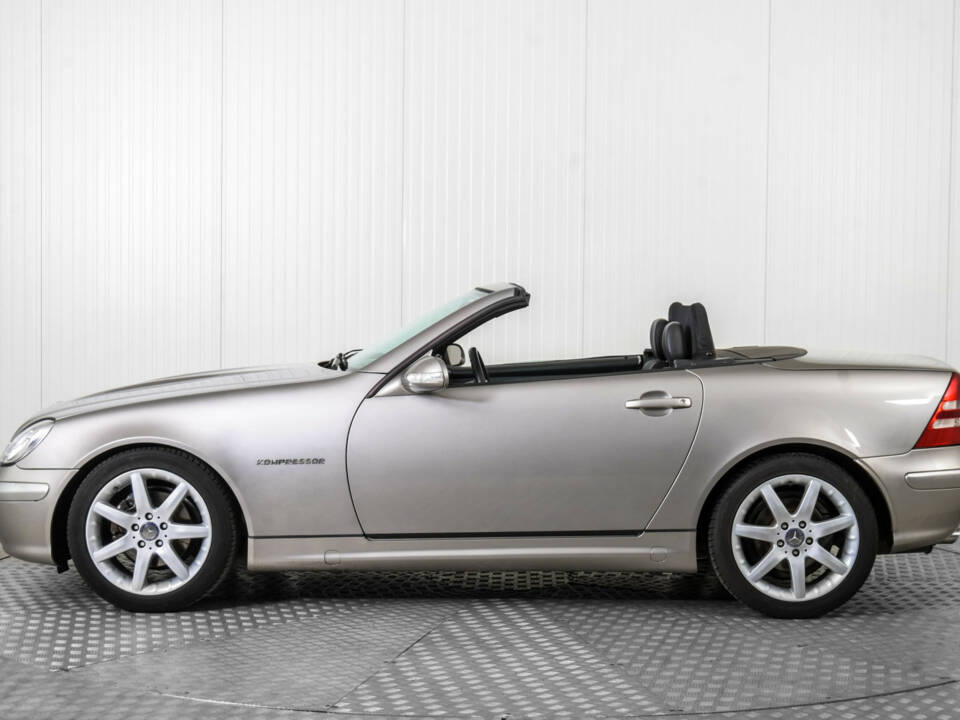 Image 9/50 of Mercedes-Benz SLK 200 Kompressor (2002)