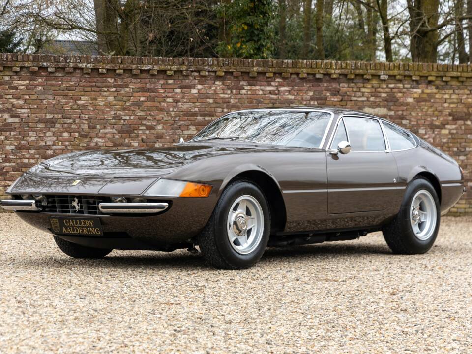 Image 28/50 de Ferrari 365 GTB/4 Daytona (1974)