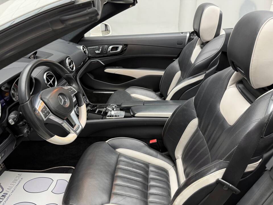 Bild 25/26 von Mercedes-Benz SL 500 (2015)