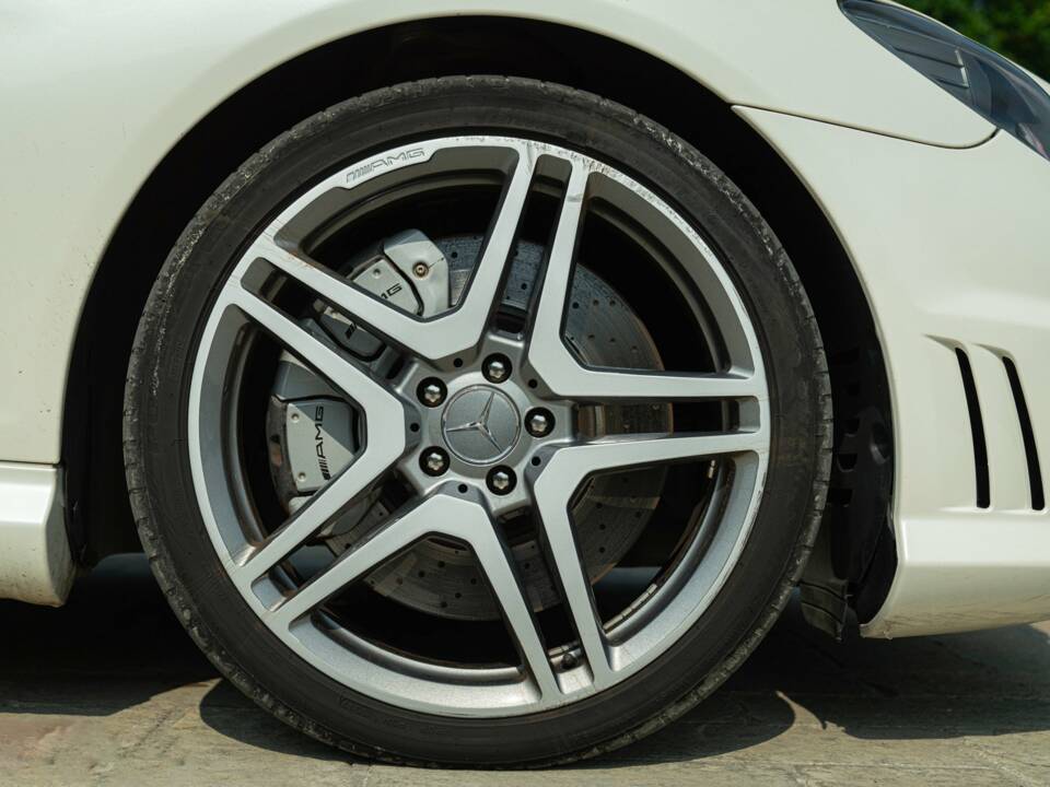 Image 20/50 of Mercedes-Benz CL 63 AMG (2009)