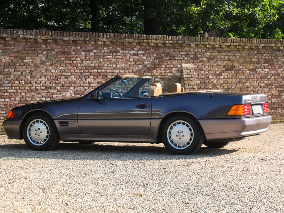 Image 46/50 of Mercedes-Benz 500 SL (1990)