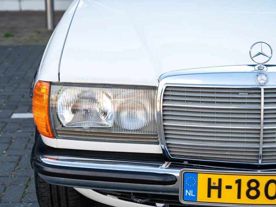 Image 45/62 of Mercedes-Benz 280 CE (1982)