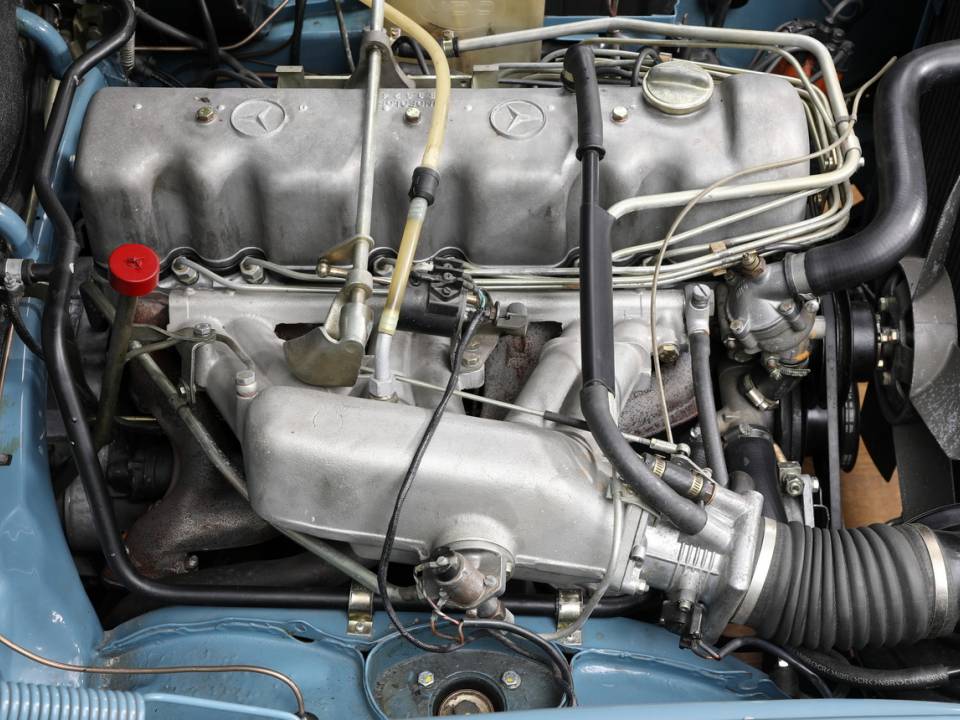 Bild 28/35 von Mercedes-Benz 230 S Universal (1968)