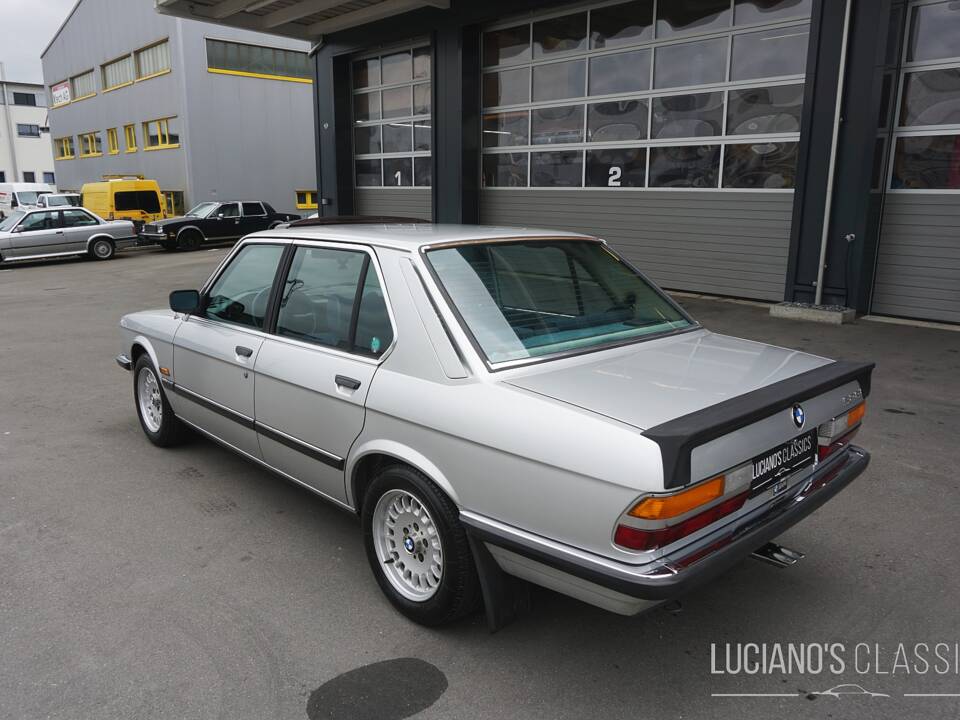 Image 5/59 of BMW 528i (1982)