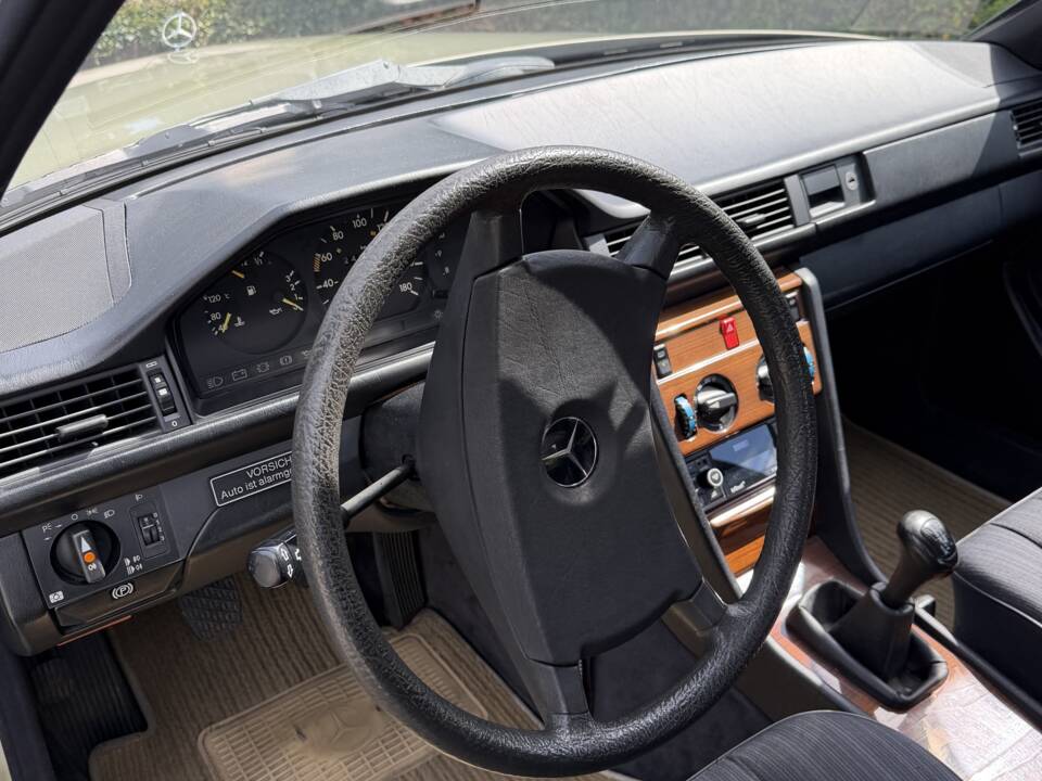 Bild 11/19 von Mercedes-Benz 200 D (1984)