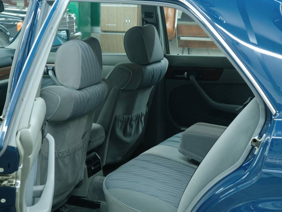 Bild 47/50 von Mercedes-Benz 300 SE (1990)