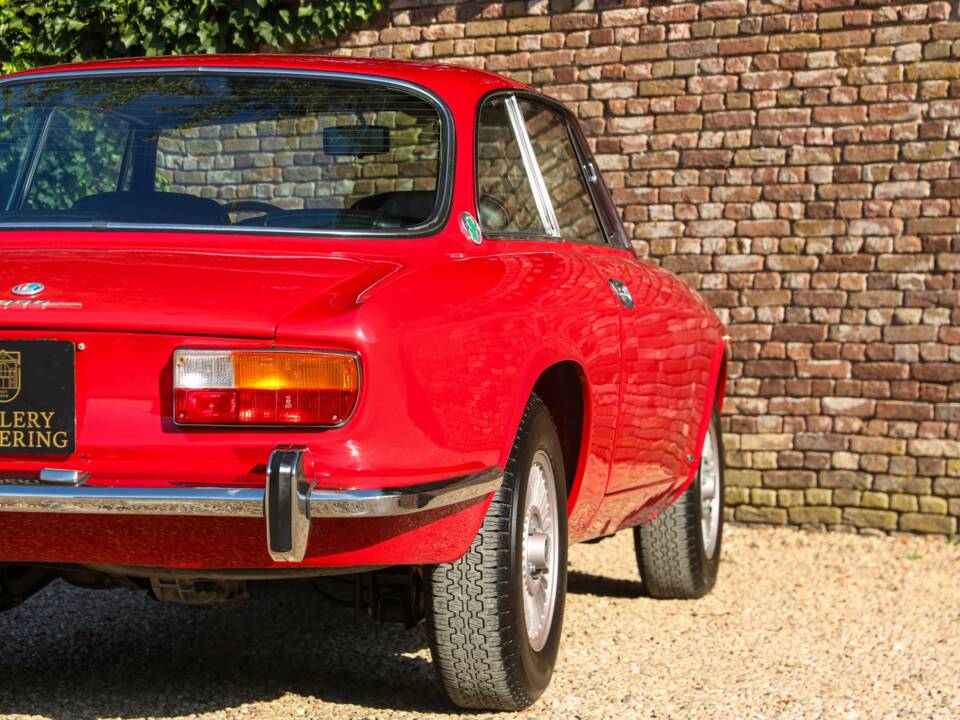Imagen 50/50 de Alfa Romeo 2000 GT Veloce (1972)
