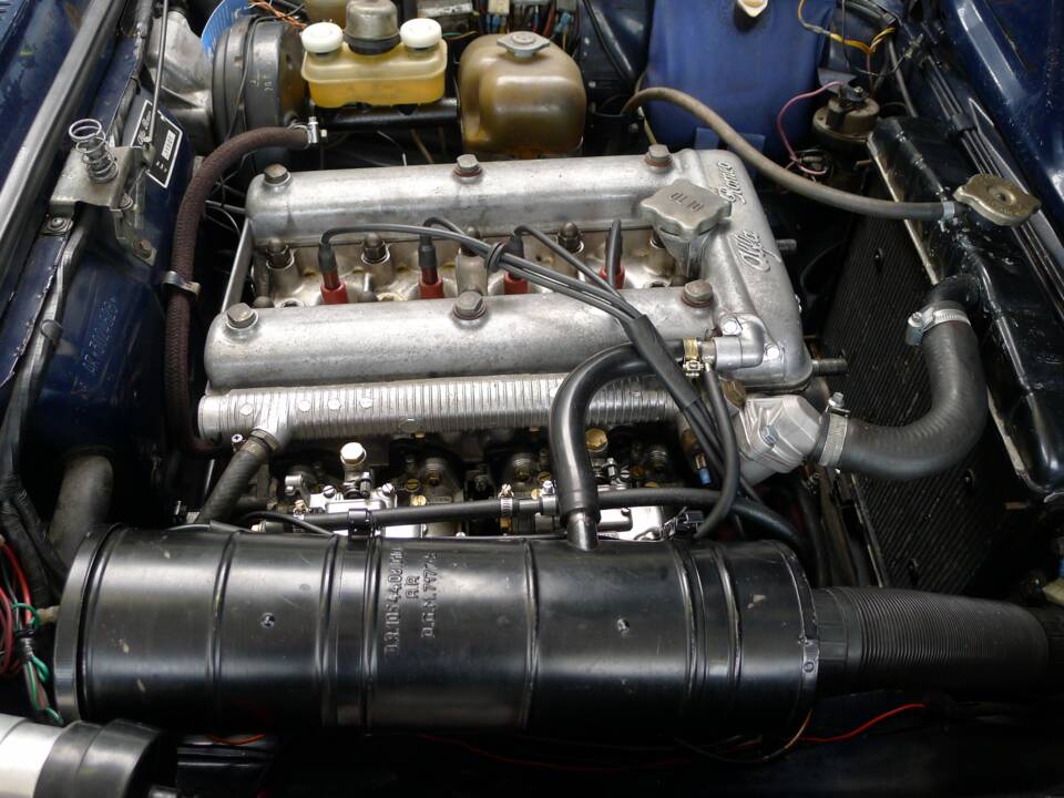 Bild 12/42 von Alfa Romeo 2000 GT Veloce (1975)