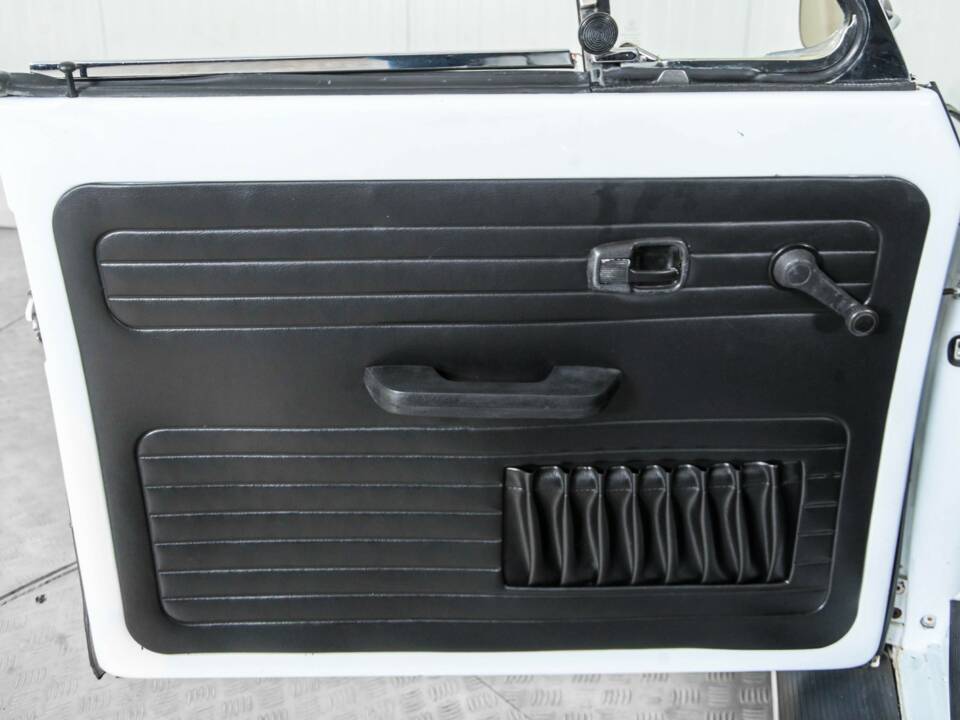 Bild 32/50 von Volkswagen Käfer 1303 LS (1976)