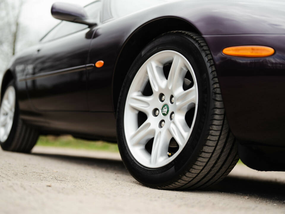Imagen 33/36 de Jaguar XK8 4.0 (1999)