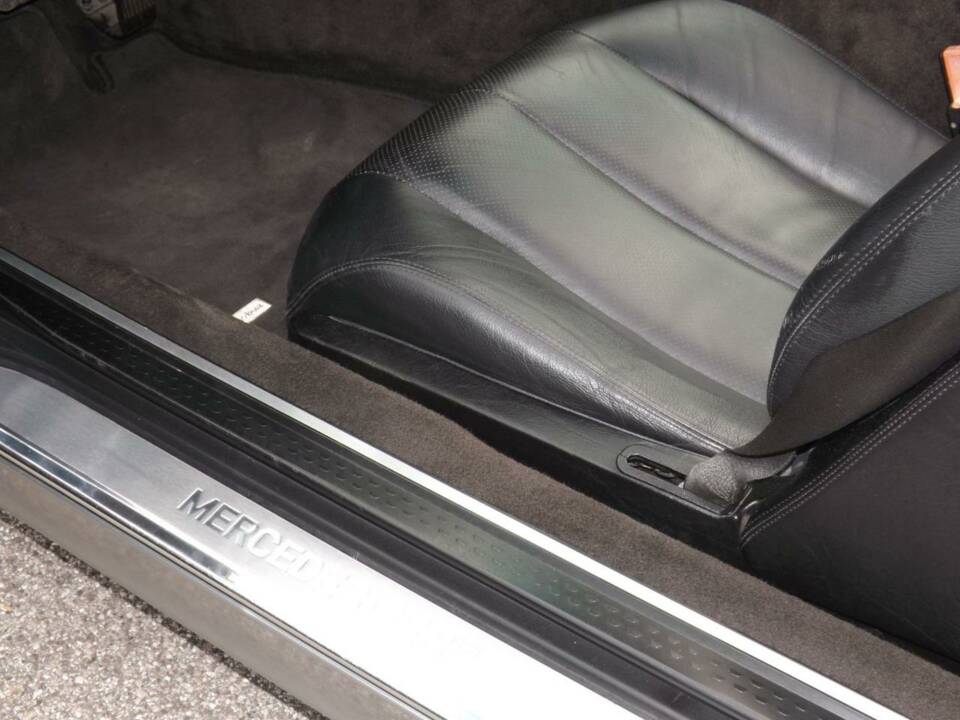 Image 19/50 of Mercedes-Benz 500 SL (1991)