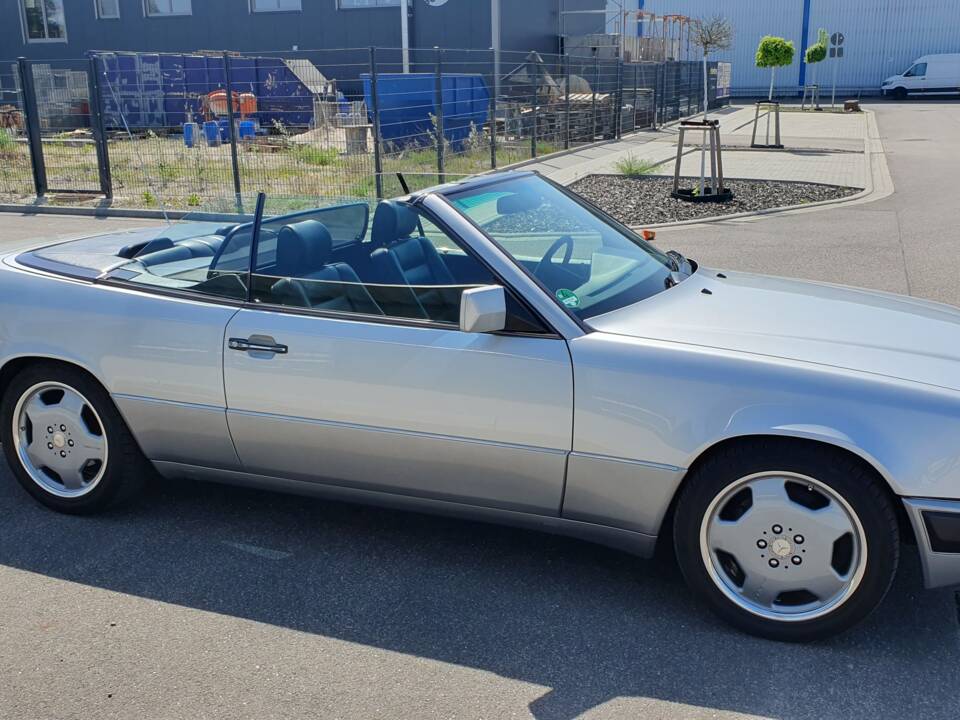 Imagen 43/94 de Mercedes-Benz 300 CE-24 3.4 AMG (1992)
