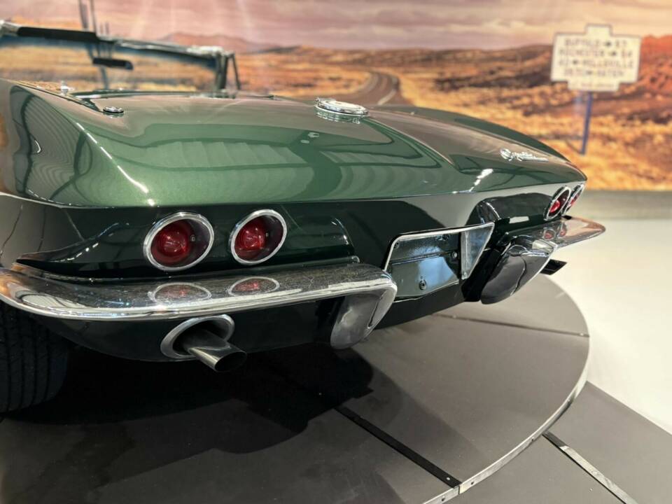 Obraz 18/50 pojazdu Chevrolet Corvette Sting Ray Convertible (1965)