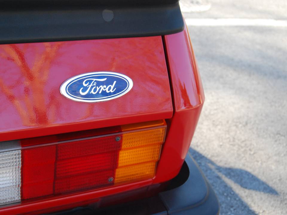 Image 18/27 de Ford Capri 2,0 (1983)