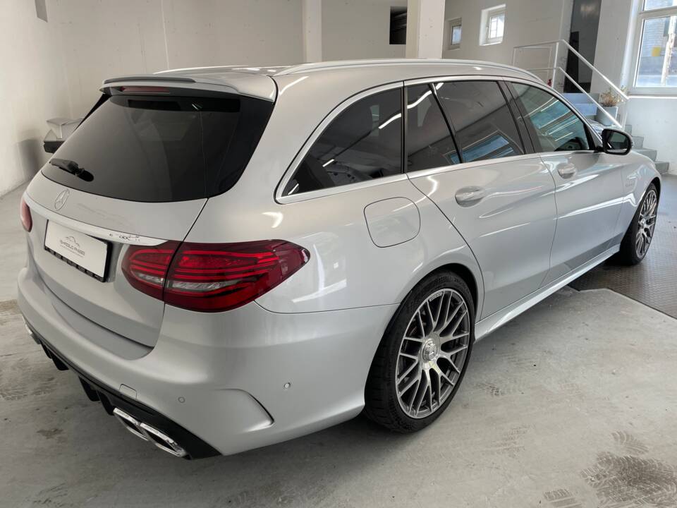 Obraz 9/36 pojazdu Mercedes-Benz C 63 AMG T (2020)