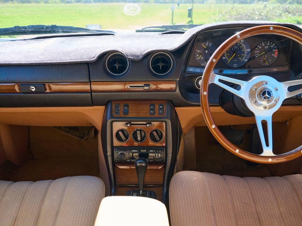 Image 4/50 de Mercedes-Benz 230 TE (1983)