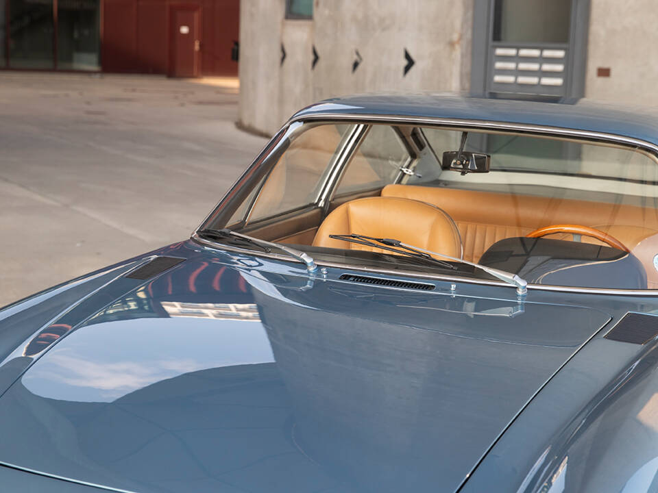 Image 14/40 of Ferrari 365 GT 2+2 (1969)
