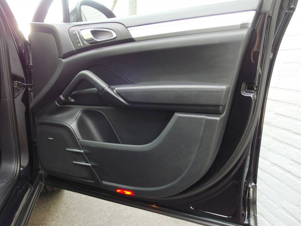 Bild 65/98 von Porsche Cayenne Turbo (2010)