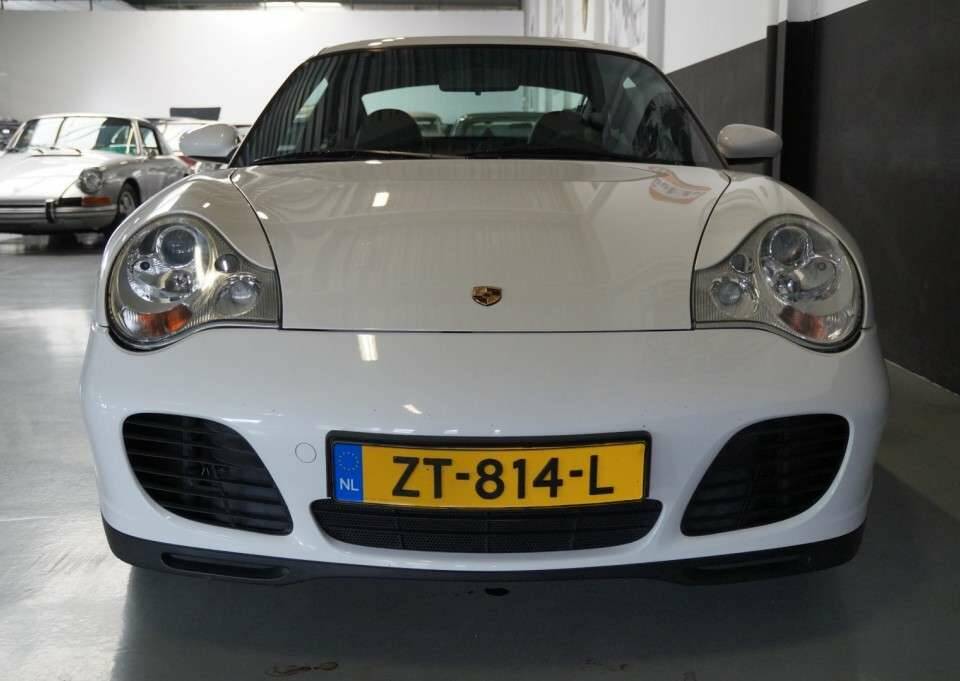 Imagen 30/50 de Porsche 911 Carrera 4 (2002)