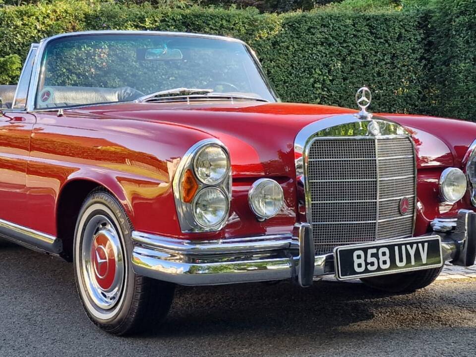 Image 36/44 of Mercedes-Benz 220 SE b (1962)