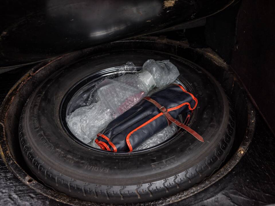 Bild 50/62 von Aston Martin DB 6 Mk II (1970)