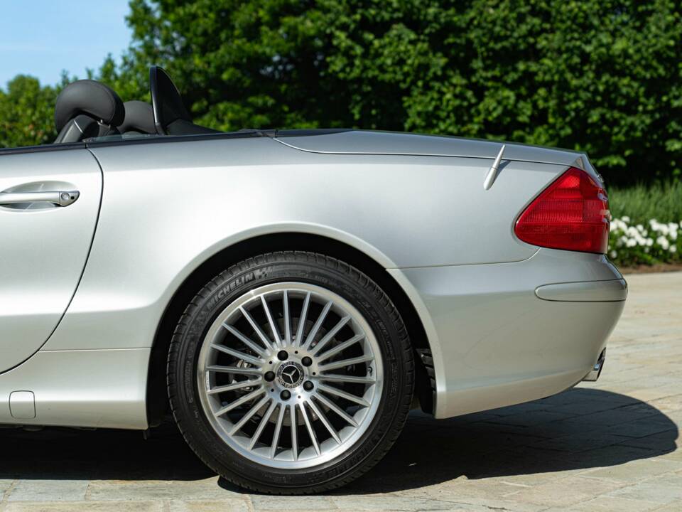 Image 28/50 of Mercedes-Benz SL 350 (2005)