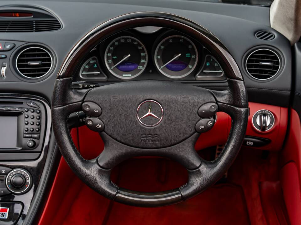 Image 27/47 of Mercedes-Benz SL 600 (2004)