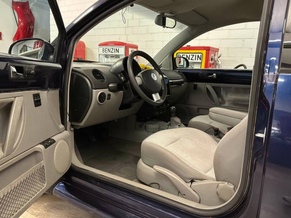 Bild 7/17 von Volkswagen New Beetle 1.4 (2002)