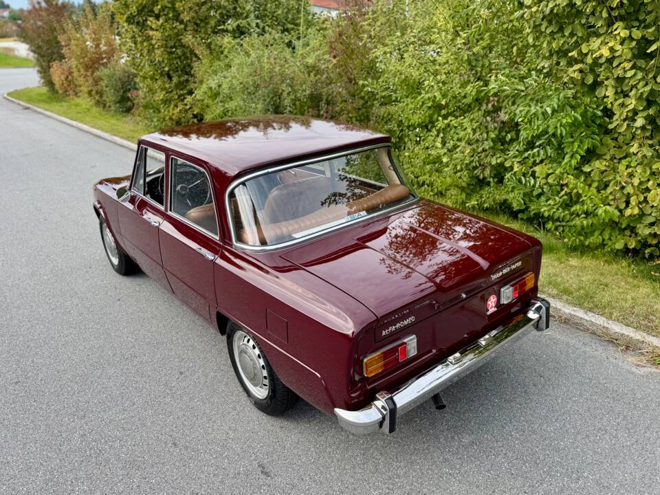 Image 6/24 of Alfa Romeo Giulia 1300 Super (1972)