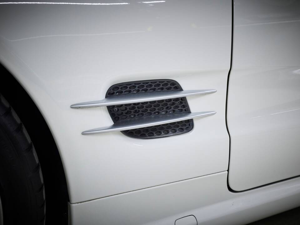 Image 22/99 de Mercedes-Benz SL 55 AMG (2005)
