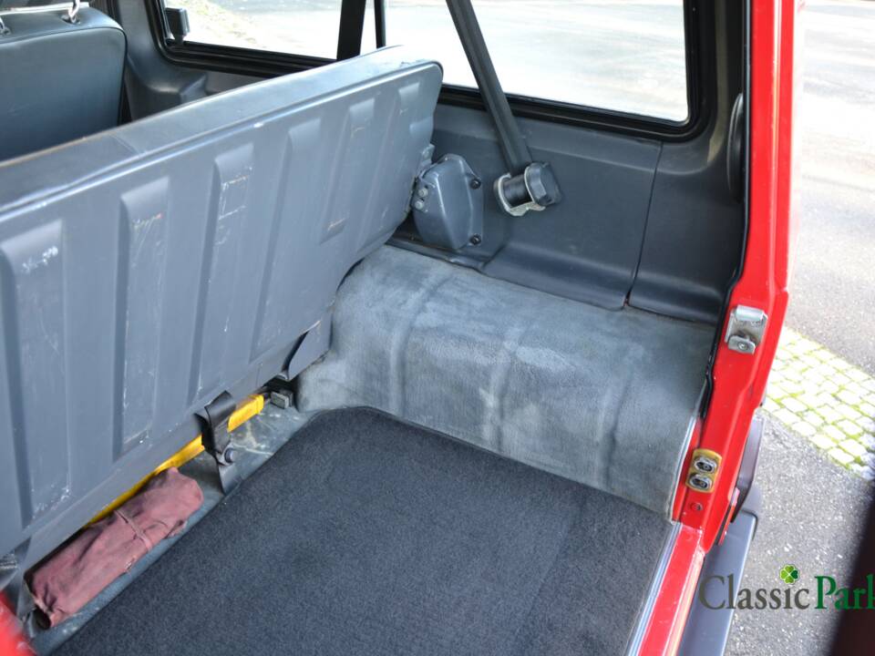 Image 29/50 of Mercedes-Benz 200 GE (SWB) (1987)