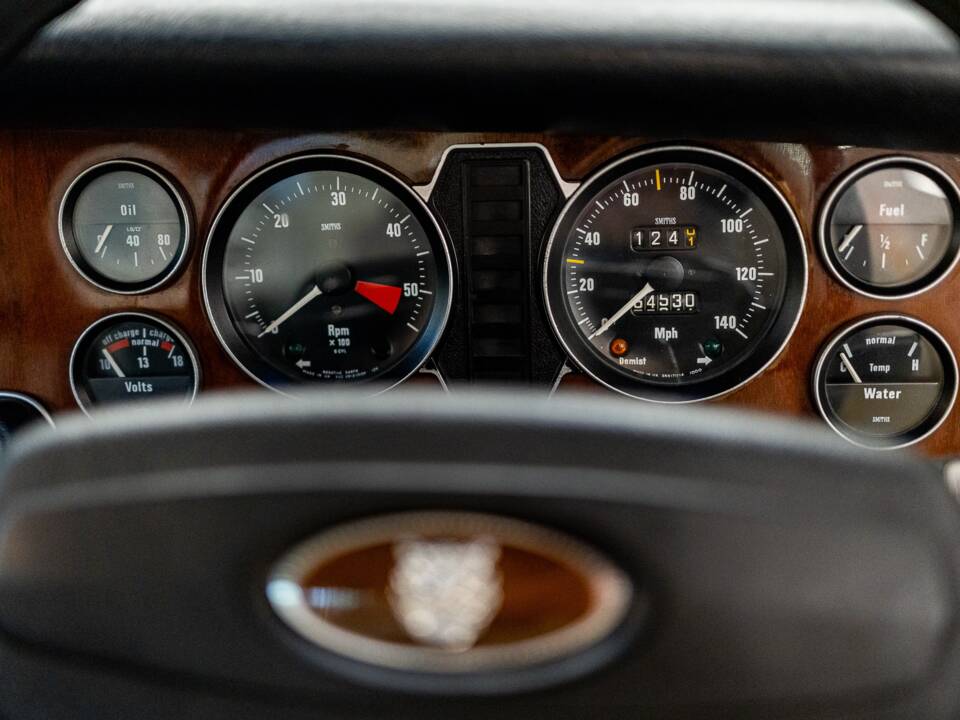 Image 42/50 de Jaguar XJ 6 C 4.2 (1975)