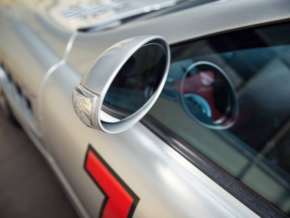 Image 37/61 of Mercedes-Benz SLR McLaren (2004)