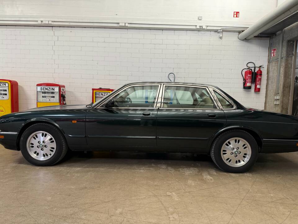 Bild 1/21 von Jaguar XJ 6 4.0 (1996)