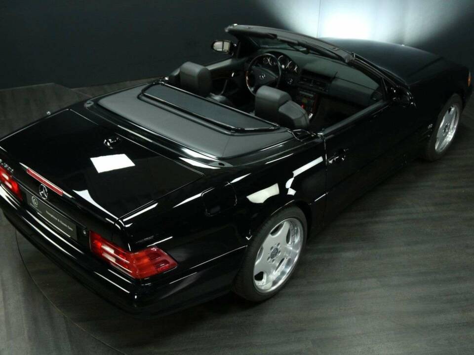 Immagine 21/30 di Mercedes-Benz SL 600 (2001)
