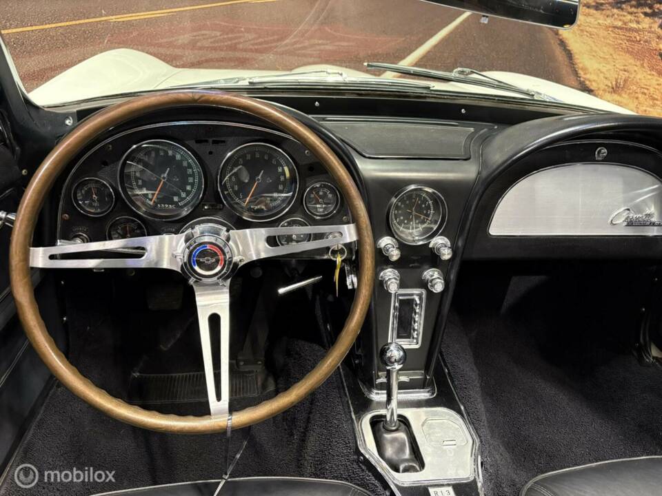 Image 46/50 of Chevrolet Corvette Sting Ray Convertible (1965)
